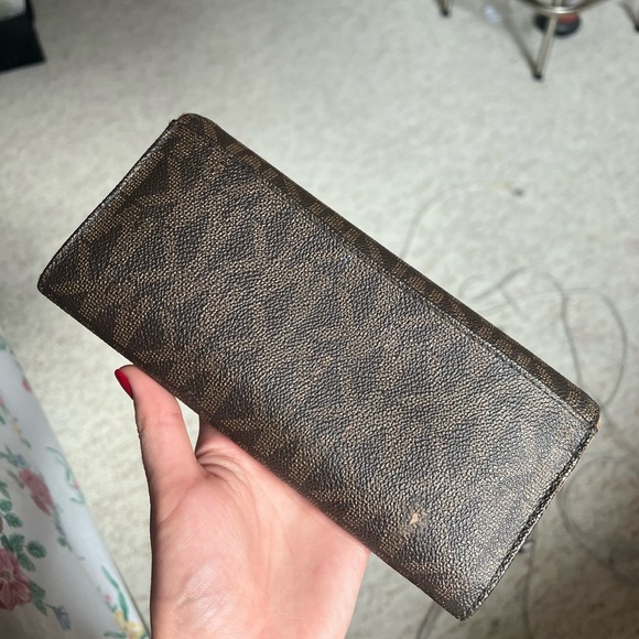 Michael Kors wallet - Picture 2 of 4